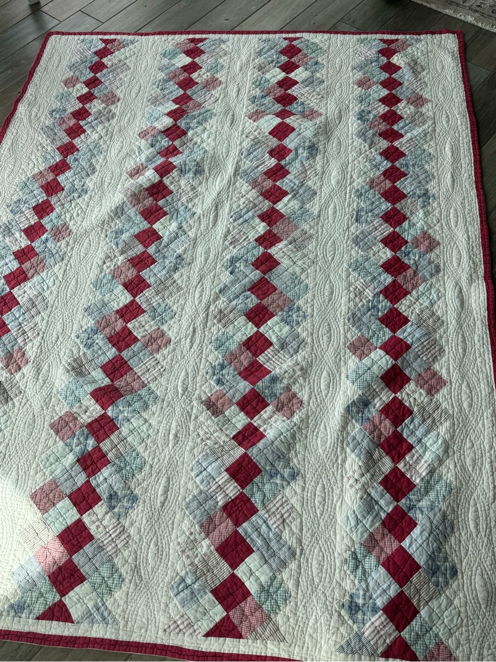 Nautica Americana Patchwork Quilt Bedspread in Red, Blue, and Cream Twin